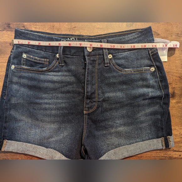 NWT Dark wash denim  "Curvy Mom" Shorts - Picture 5 of 8